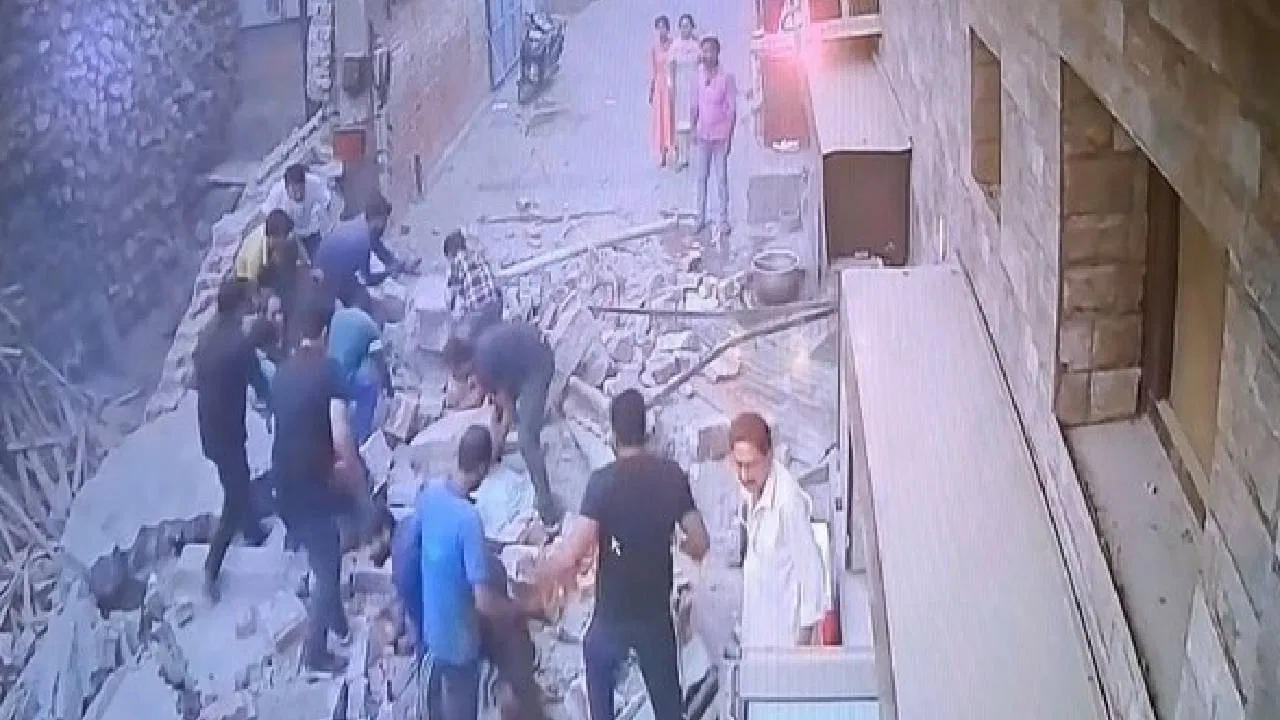 ನೋಡ ನೋಡುತ್ತಿದ್ದಂತೆ ಕುಸಿದ ಸ್ಮಶಾನದ ಕಂಪೌಂಡ್! ಮುಂದೇನಾಯ್ತು!