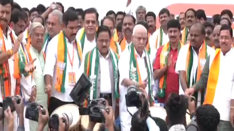 ದೋಸ್ತಿಗಳ ಪಾದಯಾತ್ರೆಗೆ ಚಾಲನೆ; ಕಾಂಗ್ರೆಸ್ ವಿರುದ್ಧ ಕಿಡಿ