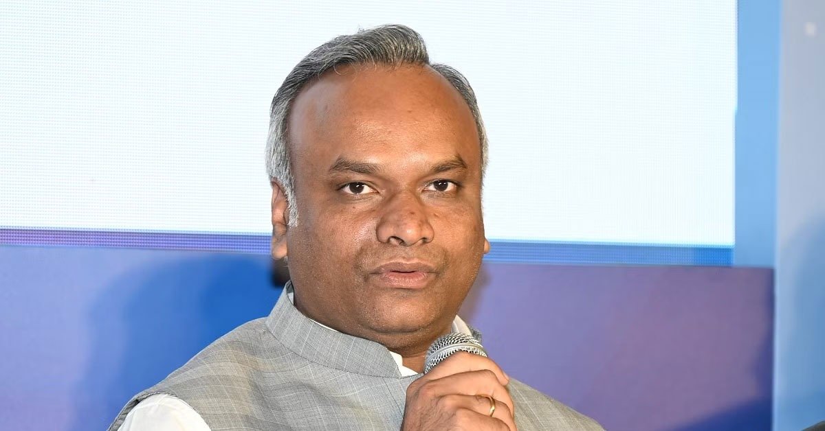 ಬಟ್ಟೆ ಹರಿದುಕೊಂಡ್ರೂ ರಾಜೀನಾಮೆ ಕೊಡಲ್ಲ!!