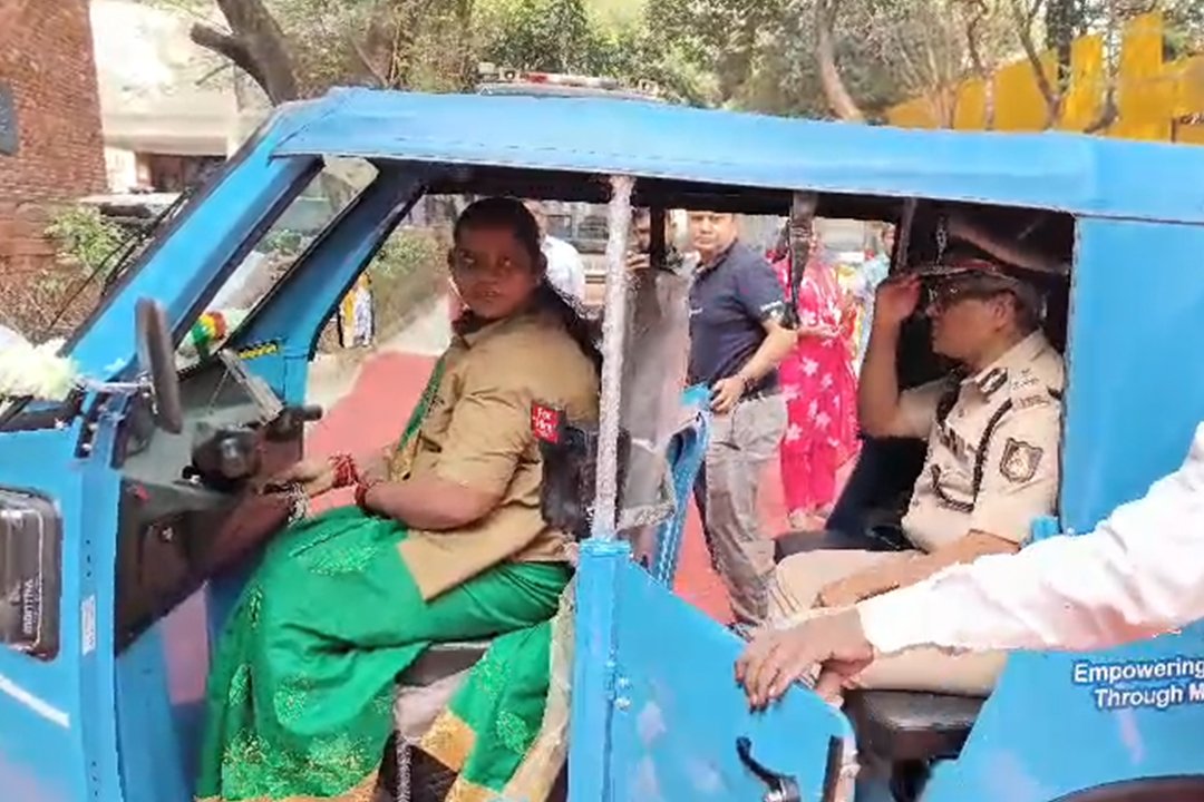 ವಿಶೇಷ ಚೇತನ ಮಹಿಳೆಯರ ಆಟೋದಲ್ಲಿ ಸಂಚರಿಸಿದ ಬೆಂಗಳೂರು ಕಮಿಷನರ್!