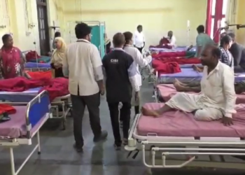 ಬಸ್ ಪಲ್ಟಿ: 15 ಜನರಿಗೆ ಗಂಭೀರ ಗಾಯ