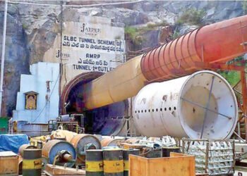 ನಿರ್ಮಾಣ ಹಂತದ ಸುರಂಗ ಮೇಲ್ಛಾವಣಿ ಕುಸಿತ ಹಲವರು ಸಿಲುಕಿರುವ ಶಂಕೆ