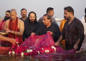 ಮಹಾ ಕುಂಭಮೇಳದಲ್ಲಿ ಪವಿತ್ರ ಸ್ನಾನ ಮಾಡಿದ ಅಂಬಾನಿ ಕುಟುಂಬದ ನಾಲ್ಕು ತಲೆಮಾರು