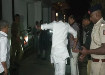 ಎಡವಿ ಬಿದ್ದ ಡಿಸಿಎಂ ಡಿ.ಕೆ. ಶಿವಕುಮಾರ್!