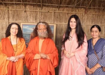 Maha Kumbh 2025 : ಅತ್ತೆಯೊಂದಿಗೆ ಕುಂಭಮೇಳಕ್ಕೆ ಭೇಟಿ ನೀಡಿದ ನಟಿ ಕತ್ರಿನಾ ಕೈಫ್