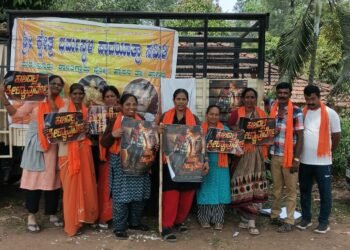 ಸಿನಿಮಾಗಾಗಿ ಪಾದಯಾತ್ರೆ ನಡೆಸಿದ ಗ್ರಾಮಸ್ಥರು