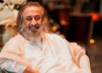 ಗಂಗಾ ನದಿಯಲ್ಲಿ ಬ್ಯಾಕ್ಟೀರಿಯಾವೇ ಬೆಳೆಯುವುದಿಲ್ಲ: ರವಿಶಂಕರ್ ಗುರೂಜಿ