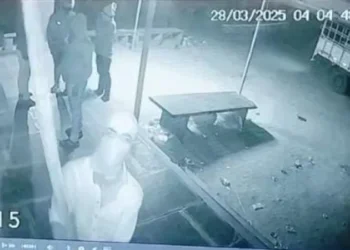 ಸಿಸಿ ಕ್ಯಾಮೆರಾ ಕಂಡು ಓಡೋಡಿ ಬಂದ ಮಾಲೀಕನ ಬೈಕ್ ಕಳ್ಳತನ!