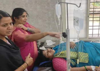 ಶಾಲಾ ಸಿಬ್ಬಂದಿ ಮೇಲೆ ಹೆಜ್ಜೇನು ದಾಳಿ: ಮಹಿಳೆಯ ಸ್ಥಿತಿ ಗಂಭೀರ