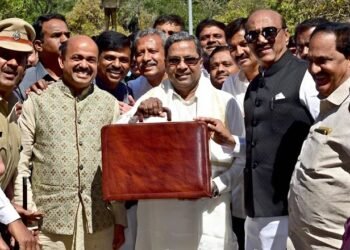 Karnataka Budget: ಸಿದ್ದರಾಮಯ್ಯ ಬಜೆಟ್ ಮಂಡನೆಗೆ ಕ್ಷಣಗಣನೆ: ಏನೆಲ್ಲ ಇವೆ ನಿರೀಕ್ಷೆ?