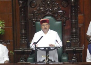 ರಾಜ್ಯಪಾಲರಿಂದ ಹೊಗಳಿಸಿಕೊಂಡ ಸರ್ಕಾರ!