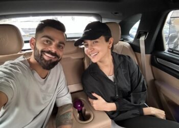 Virat Kohli at 300: ಕೊಹ್ಲಿಯ 300ನೇ ಏಕದಿನ ಪಂದ್ಯ ವೀಕ್ಷಿಸಲು ದುಬೈಗೆ ಬಂದ ಪತ್ನಿ ಅನುಷ್ಕಾ