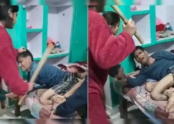 Viral Video: ವ್ಯಕ್ತಿ ಆತ್ಮಹತ್ಯೆ ಪ್ರಕರಣಕ್ಕೆ ಟ್ವಿಸ್ಟ್: ಹೆಣ್ಣುಮಕ್ಕಳೇ ಅಪ್ಪನಿಗೆ ಹೊಡೆಯುತ್ತಿರುವ ವಿಡಿಯೋ ವೈರಲ್!