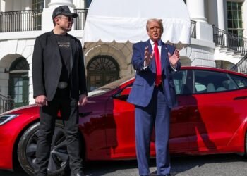 Donald Trump: ಎಲಾನ್ ಮಸ್ಕ್ ಬಳಿ ಟೆಸ್ಲಾ ಕಾರು ಖರೀದಿಸಿದ ಡೊನಾಲ್ಡ್ ಟ್ರಂಪ್; ಪಡೆದ ಡಿಸ್ಕೌಂಟ್ ಎಷ್ಟು?