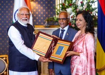 Narendra Modi: ಮಾರಿಷಸ್ ಅಧ್ಯಕ್ಷರಿಗೆ ಮಹಾ ಕುಂಭಮೇಳದ ಉಡುಗೊರೆ ಕೊಟ್ಟ ಮೋದಿ; ಏನದು?