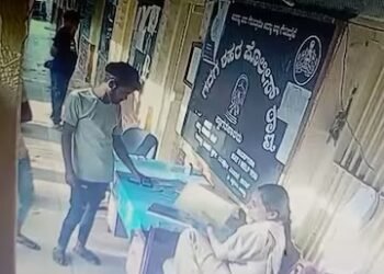 ಠಾಣೆಯಲ್ಲೇ ಪೊಲೀಸರ ಮೊಬೈಲ್ ಎಗರಿಸಿದ ಖದೀಮ!