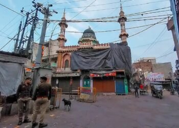 ಹೋಳಿ ಹಬ್ಬಕ್ಕೂ ಮೊದಲೇ ಮಸೀದಿಗಳಿಗೆ ಟಾರ್ಪಲ್ ಹೊದಿಕೆ; ಏಕಿಂಥ ಕ್ರಮ?