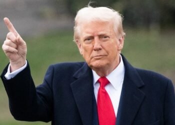 ಸುಂಕದ ಸಮರದ ಬೆನ್ನಲ್ಲೇ ಟ್ರಂಪ್ ಮತ್ತೊಂದು ಅಸ್ತ್ರ; ಪಾಕ್ ಸೇರಿ 41 ದೇಶಗಳಿಗೆ ಸಂಚಾರ ನಿಷೇಧ!