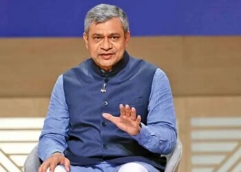 ತಮಿಳು ಸುಮಧುರ ಭಾಷೆ ಎಂದ ಕೇಂದ್ರ ಸಚಿವ ಅಶ್ವಿನಿ ವೈಷ್ಣವ್; ಹಿಂದಿ ಹೇರಿಕೆ ಚರ್ಚೆ ಮಧ್ಯೆ ಹೀಗೆ ಹೇಳಿದ್ದೇಕೆ?