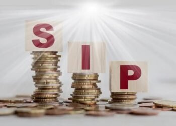 SIP: ಷೇರು ಮಾರುಕಟ್ಟೆ ಕುಸಿಯುತ್ತಿದೆ; ಈಗ ಎಸ್ಐಪಿ ನಿಲ್ಲಸಬೇಕೆ?