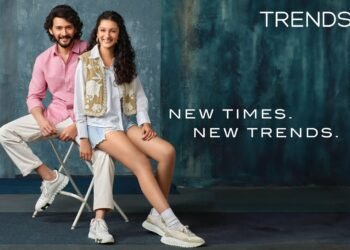 ಸಮ್ಮರ್ ಕಲೆಕ್ಷನ್ ಬಿಡುಗಡೆ ಮಹೇಶ್‌ ಬಾಬು ಮತ್ತು ಅವರ ಪುತ್ರಿ ಸಿತಾರಾ