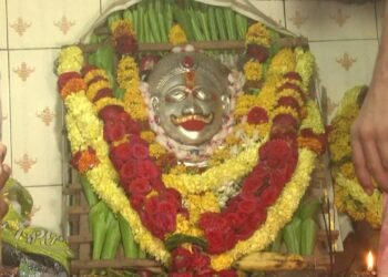 ಎಣ್ಣೆ ನೈವೇದ್ಯ ಪಡೆಯುವ ಲಕ್ಷ್ಮೀ ರಂಗನಾಥ್!