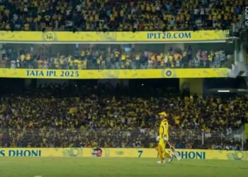 ಧೋನಿ ಮೈದಾನಕ್ಕೆ ಬರುತ್ತಿದ್ದಂತೆ ಕಿವಿ ಮುಚ್ಚಿಕೊಂಡ ಮುಂಬೈ ತಂಡದ ಮಾಲಕಿ ನೀತಾ ಅಂಬಾನಿ