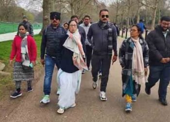 Mamata Banerjee: ಸೀರೆ, ಸ್ಲಿಪ್ಪರ್ ಧರಿಸಿ ಲಂಡನ್ ನಲ್ಲಿ ಜಾಗಿಂಗ್ ಮಾಡಿದ ಮಮತಾ ಬ್ಯಾನರ್ಜಿ; ವೀಡಿಯೋ ನೋಡಿ