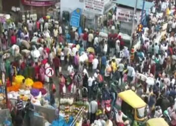 ಬೆಲೆ ಏರಿಕೆ ಮಧ್ಯೆಯೇ ಯುಗಾದಿ ಹಬ್ಬದ ಖರೀದಿಗೆ ಮುಗಿಬಿದ್ದ ಜನ