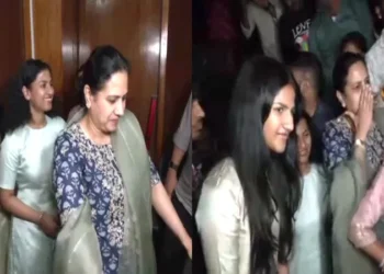 ಅಪ್ಪು ಸಿನಿಮಾ ವೀಕ್ಷಿಸಿದ ಅಶ್ವಿನಿ ಪುನೀತ್ ರಾಜಕುಮಾರ್: ಭಾವುಕ