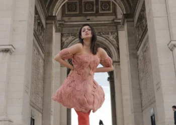 ಪ್ಯಾರಿಸ್ ಬೀದಿಯಲ್ಲಿ ಹಾಟ್ ಲುಕ್ ನಲ್ಲಿ ಕಾಣಿಸಿಕೊಂಡ ನಟಿ ಪ್ರಣಿತಾ!