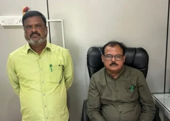 ಲಂಚ ಸ್ವೀಕರಿಸುತ್ತಿದ್ದಾಗಲೇ ಲಾಕ್!