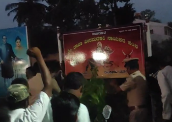 ಅಂಬೇಡ್ಕರ್, ಮದಕರಿ ಬೋರ್ಡ್ ಜಟಾಪಟಿ: ಸ್ಥಳದಲ್ಲಿ ಬಿಗುವಿನ ವಾತಾವರಣ