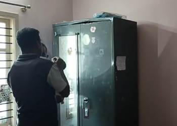 ಖದೀಮರಿಂದಾಗಿ ಬೆಚ್ಚಿಬಿದ್ದ ಹಾಸನ: ಬಾಗಿಲು ಮುರಿದು ಒಳ ನುಗ್ಗುತ್ತಿರುವ ಖದೀಮರು