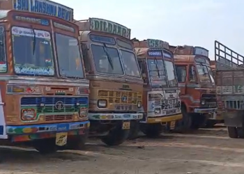 ಲಾರಿ ಮಾಲೀಕರ ಮುಷ್ಕರಕ್ಕೆ ಬೆಂಬಲ: ಗೂಡ್ಸ್ ಶೆಡ್ ನಲ್ಲಿ ನಿಂತ ನೂರಾರು ಲಾರಿಗಳು