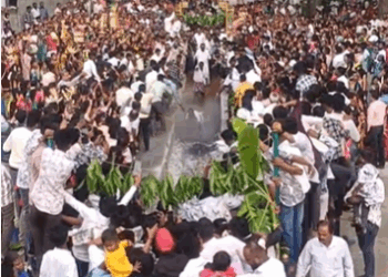 ಕೊಂಡ ಹಾಯುವಾಗ ಬಿದ್ದ ಅರ್ಚಕ: ಗಂಭೀರ