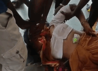 ಯಾದಗಿರಿಯಲ್ಲಿ ಹಾರಿ ಬಂದ ಸೂಚನಾ ಫಲಕ: ವೃದ್ಧೆ ಗಂಭೀರ