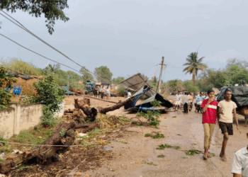ಗಾಳಿ ಮಳೆ: ಹಾರಿ ಹೋದ ಶಾಲೆಯ ಶೀಟ್ ಗಳು