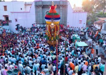 ಭಕ್ತ ಸಾಗರದ ಮಧ್ಯೆ ಜರುಗಿದ ಅಮ್ಮಿನಬಾವಿಯ ಶ್ರೀಗುರುಶಾಂತಲಿಂಗ ಶಿವಯೋಗಿಗಳ ರಥೋತ್ಸವ