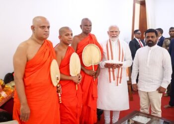PM Modi Srilanka Visit: 2300 ವರ್ಷ ಹಳೆಯ ಬೋಧಿ ವೃಕ್ಷವಿರುವ ಬೌದ್ಧ ದೇವಾಲಯಕ್ಕೆ ಪ್ರಧಾನಿ ಮೋದಿ- ಶ್ರೀಲಂಕಾ ಅಧ್ಯಕ್ಷ ಭೇಟಿ