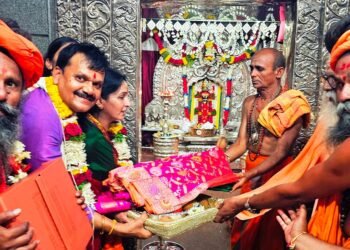 ರೇಣುಕಾ ಯಲ್ಲಮ್ಮ ದೇವಿಗೆ 4.5 ಲಕ್ಷ ರೂ. ಮೌಲ್ಯದ ಸೀರೆ!