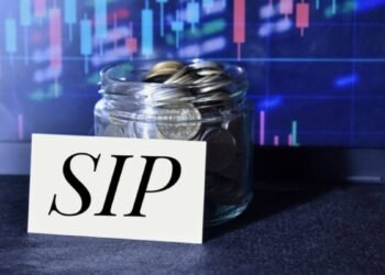 SIP: ತಿಂಗಳಿಗೆ 16,500 ರೂ. ಹೂಡಿಕೆ ಮಾಡಿದರೆ ಇಷ್ಟು ವರ್ಷದಲ್ಲಿ ನೀವು ಕೋಟ್ಯಧೀಶರು!