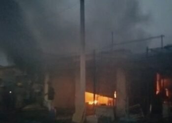 ಬೆಂಕಿಗೆ ಮೂರು ಅಂಗಡಿಗಳು ಸುಟ್ಟು ಭಸ್ಮ: ಲಕ್ಷಾಂತರ ರೂ. ಹಾನಿ