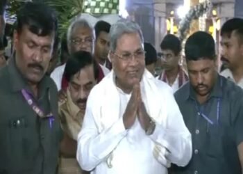 ಕರಗಕ್ಕೆ ಪೂಜೆ ಸಲ್ಲಿಸಿ ಚಾಲನೆ ನೀಡಿದ ಸಿಎಂ