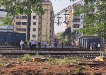 ಹಳಿತಪ್ಪಿ ಪಲ್ಟಿಯಾದ ಗೂಡ್ಸ್ ರೈಲಿನ ಡಬ್ಬಿಗಳು!