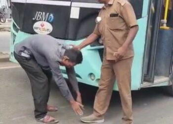 ಎಣ್ಣೆ ಏಟು! ರೋಡ್ ನಲ್ಲೇ ಫುಲ್ ಟೈಟು!