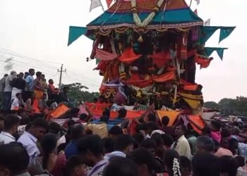 ಇಷ್ಟಾರ್ಥ ಸಿದ್ಧಿಗಾಗಿ ಬೊಗಸೆ ಬೊಗಸೆ ದುಡ್ಡು!