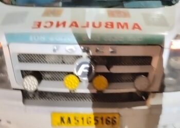 ರಸ್ತೆಯಲ್ಲೇ ಕೆಟ್ಟು ನಿಂತ ಆರೋಗ್ಯ ಇಲಾಖೆಯ ಕವಚ ಆಂಬುಲೆನ್ಸ್!