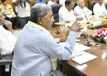 ಸಭೆಯಲ್ಲಿ ಆಗಿದ್ದು‌ ಒಂದು, ಮಾಧ್ಯಮಗಳ ಮುಂದೆ ಹೇಳಿದ್ದು ಇನ್ನೊಂದು