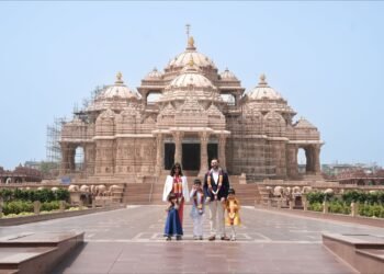 JD Vance India Visit: ಅಮೆರಿಕ ಉಪಾಧ್ಯಕ್ಷರ ಭಾರತ ಪ್ರವಾಸ ಆರಂಭ: ಭಾರತೀಯ ಉಡುಗೆಯಲ್ಲಿ ಮಿಂಚಿದ ವ್ಯಾನ್ಸ್ ಮಕ್ಕಳು